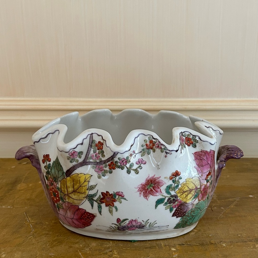 Beautiful Vintage Small Ceramic Floral Planter - Picture 3 of 8